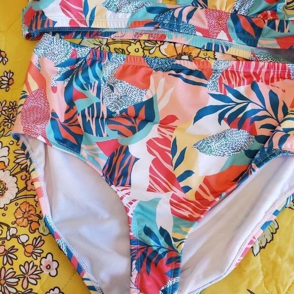 Hurley tropical floral bikini moderate coverage plus size 1X, 2X, 3X NEW - Picture 5 of 12